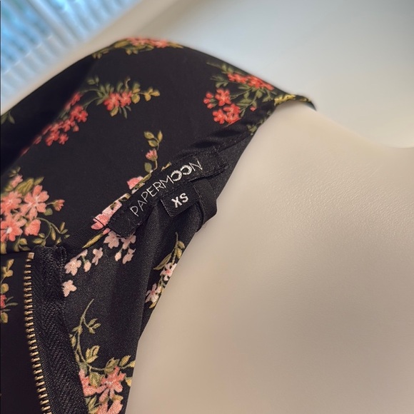 Papermoon XS Black Floral Print Blouse with Relaxed Fit - Picture 7 of 10